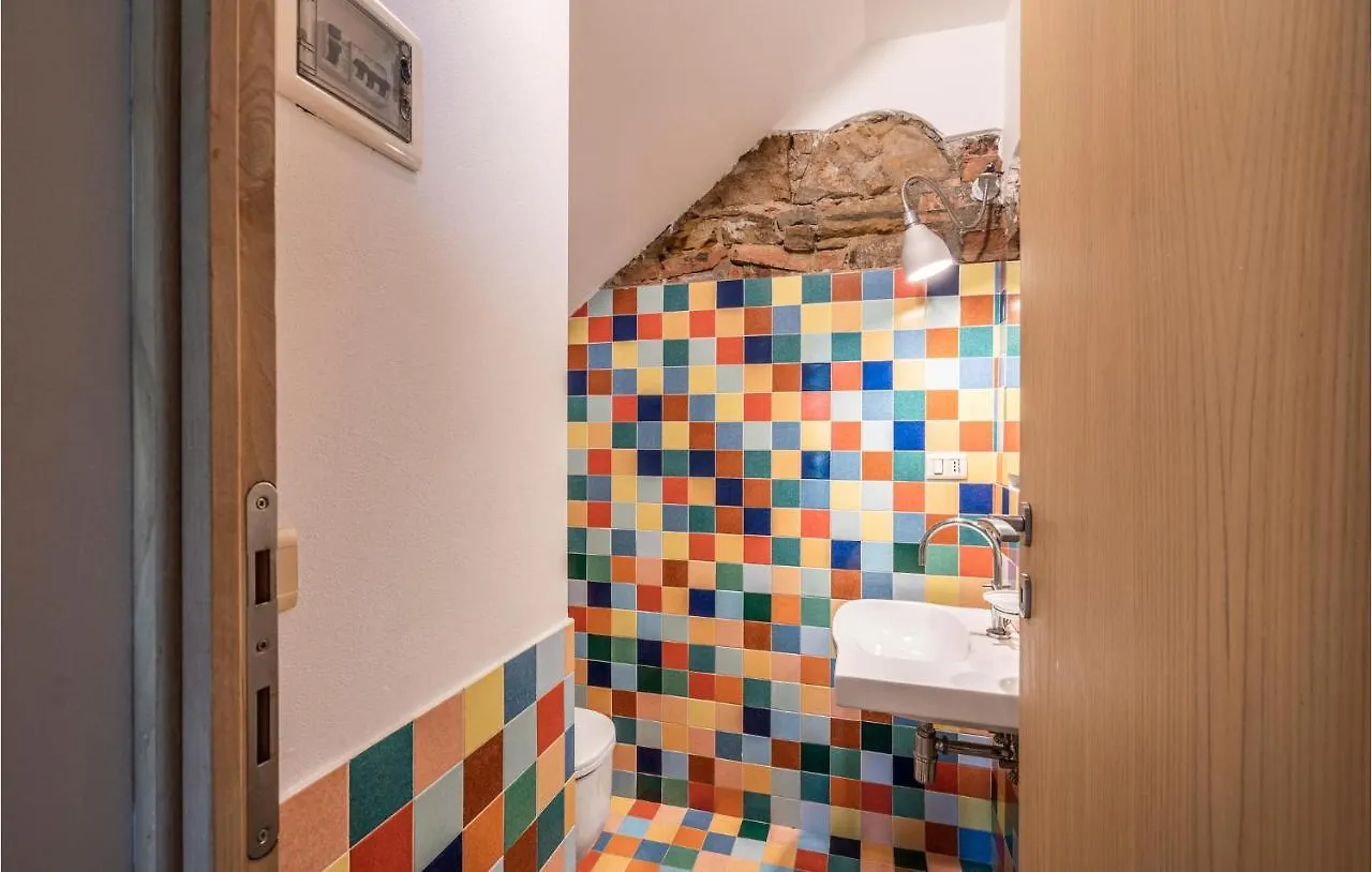 2 Bedroom Stunning Home In מונטאיונה 0*,